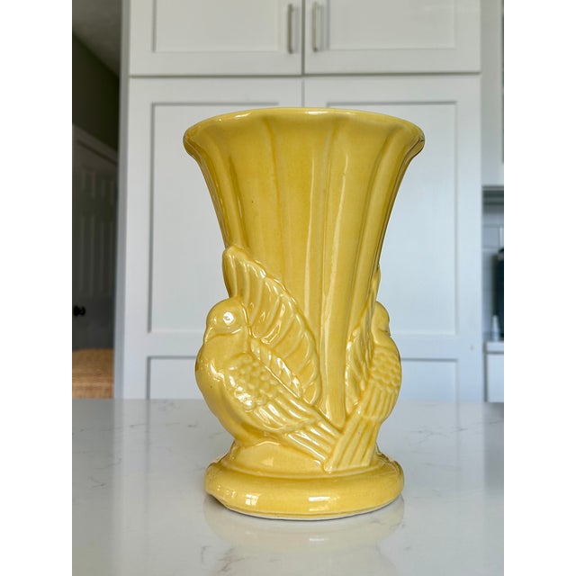 Vintage 1940s Shawnee Usa Pottery Yellow Fluted Double Dove Vase For Sale - Image 6 of 8
