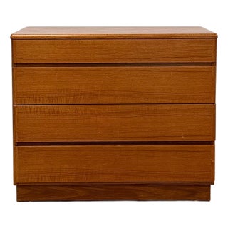 Vintage MCM Danish Modern Teak Four Drawer Chest, Dresser, Bedroom Storage For Sale