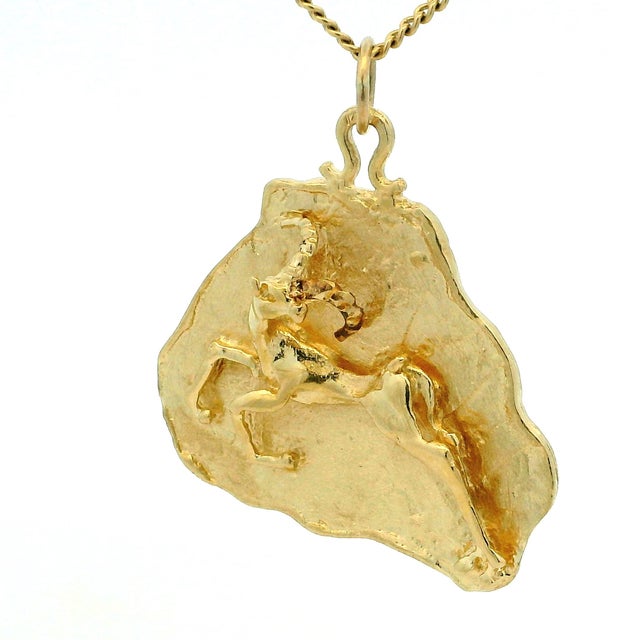Italian Modernist 14k Gold Handcrafted Sculptural Ram Pendant, Circa 1975 For Sale - Image 11 of 12