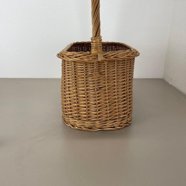 1970s Large Mid-Century Bauhaus Rattan Magazine Holder, 1970s For Sale - Image 5 of 18