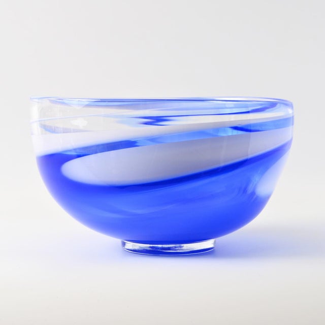 Blue and White Studio Glass Bowl by Maibritt Jönsson & Pete Hunner for Baltic Sea Glass, 1989 For Sale - Image 9 of 9
