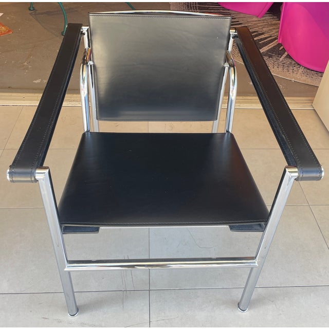 Mid-Century Modern Lc1 Chair by Le Corbusier For Sale - Image 3 of 9