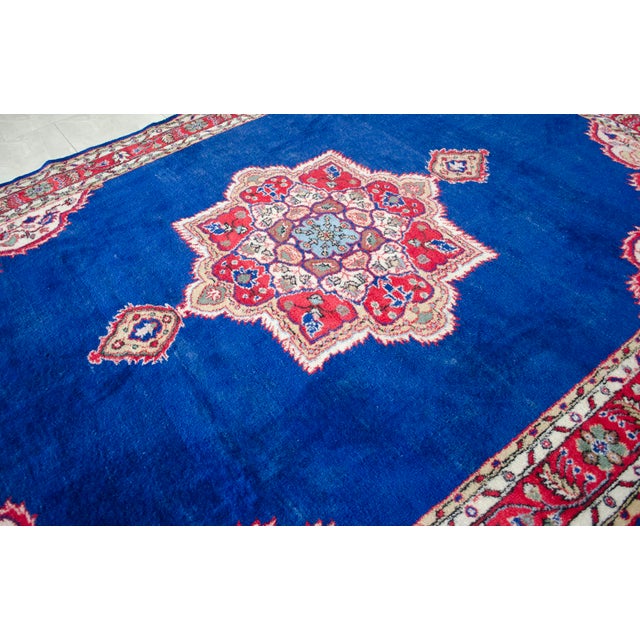 1980s Hand-Knotted Turkish Rug Organic Wool Sapphire Blue Living Room Decor- 7′1″ X 9′9″ For Sale - Image 5 of 9