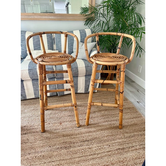 Fabulous pair of mid century modern circular burnt bamboo bar stools. Excellent condition! Unique design!