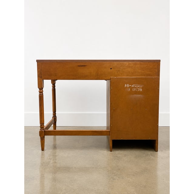 Late 20th Century Ethan Allen Heirloom Nutmeg Maple CRP Custom Room Plan 40" Student Desk For Sale In Washington DC - Image 6 of 7