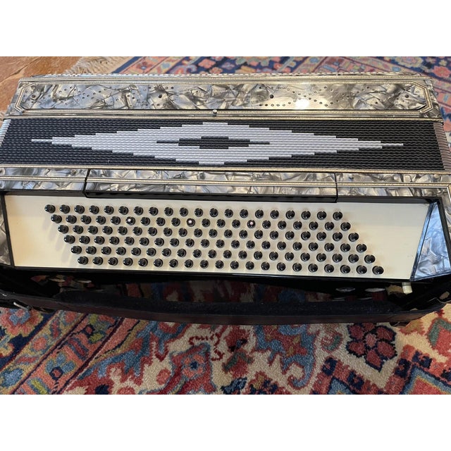 Mid 20th Century Vintage WURLITZER ACCORDION 120 Base 24 Key With Case Excellent Condition For Sale - Image 5 of 11