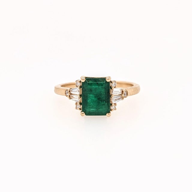 1.5ct Emerald & Diamond Ring in 14k Yellow Gold – Emerald Cut 8×6mm, Size 6.75 For Sale - Image 4 of 8
