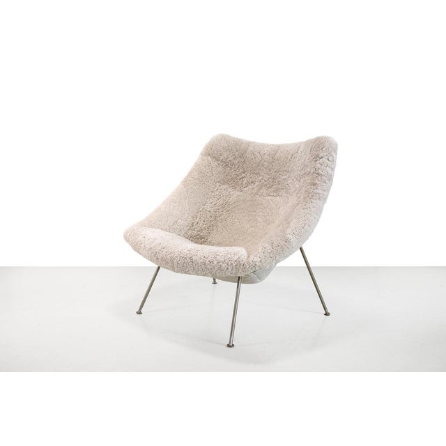 Set of F157 Oyster Armchair and Ottoman in Sheepskin by Pierre Paulin, 1950s For Sale - Image 6 of 9