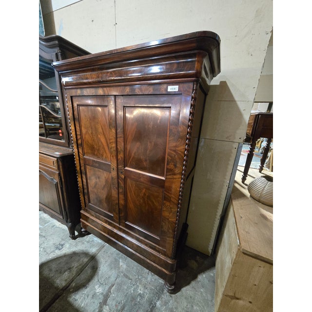 Biedermeier Mid-19th Century German Walnut Armoire With Barley-Twist Pilasters For Sale - Image 3 of 6
