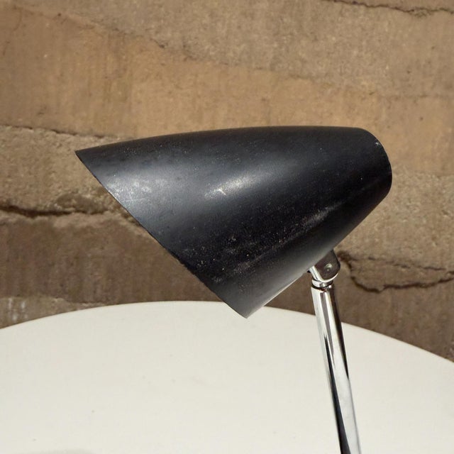 For your consideration a vintage Lightolier Lyric high-intensity desk lamp. Designed in the late 1960s, it features a...