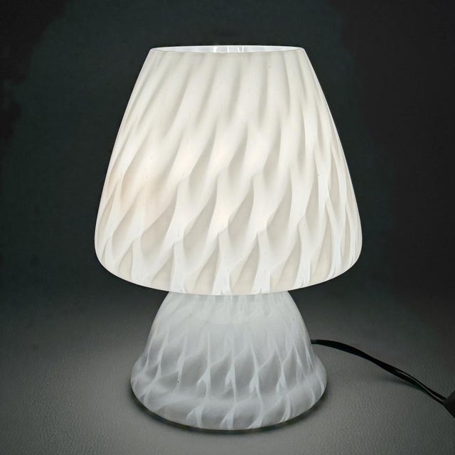Modern White Murano Glass Table Lamp with Chevron Feathers, 1970 For Sale - Image 3 of 12