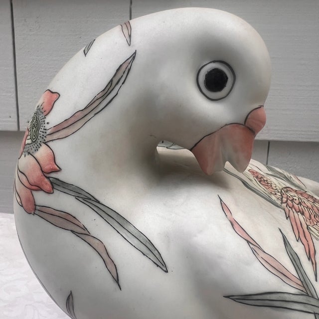 1970s Chinoiserie Hand-Painted Ceramic Bird Figurines, a Pair, Chinese Export For Sale - Image 12 of 17