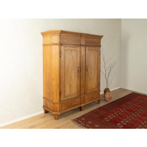Classical-style wardrobe, circa 1840 Very good workmanshipHigh-quality materials Made in Austria Width: 186 cm Height: 204...