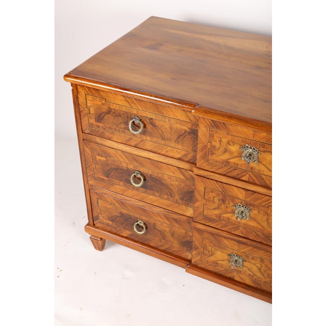 Louis Seize Chest of Drawers in Walnut, 1790 For Sale - Image 13 of 18