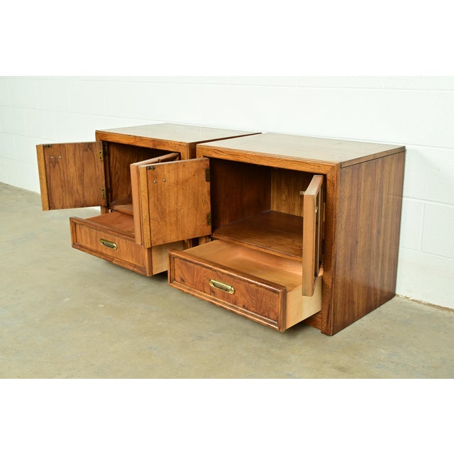 Thomasville Mid-Century Modern Hollywood Regency Sculpted Walnut Campaign Nightstands, Pair For Sale In South Bend - Image 6 of 17