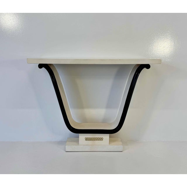 Elegant Italian Art Deco console table from the late 1940s, attributed to Osvaldo Borsani. The structure features a...