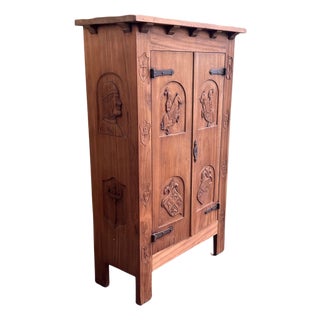 Early 20th Century Spanish Gothic Style Walnut Entry Wardrobe with Five hangers and carvings For Sale