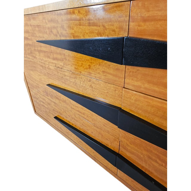 Goldenrod 1950s Flame Wood Nightstands – Pair, Blond Finish With Black Handles For Sale - Image 8 of 8