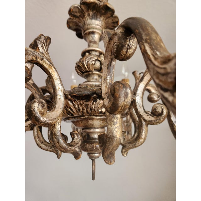 Vintage Louis XV Silvered Hand-Painted Carved Wood Eight-Arm Chandelier with Floral Motifs, Italy, 1920s For Sale - Image 16 of 18