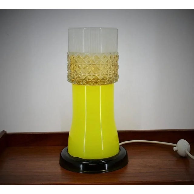 Table lamp produced by Beleuchtungsglass Kombinat Görlitz in 1960s/1970s. Good original condition. 1x100W, E25-E27 bulb....