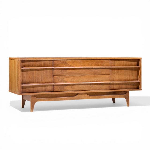 Young Manufacturing Mid Century Credenza and Hutch For Sale In Chicago - Image 6 of 11