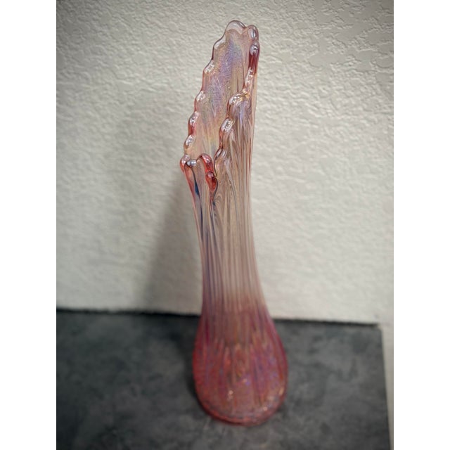 1960s 1960s l.e. Smith Pink Iridescent Carnival Glass Swung Vase, "Diamond Butt" Pattern. Approx 17.5” Tall For Sale - Image 5 of 12