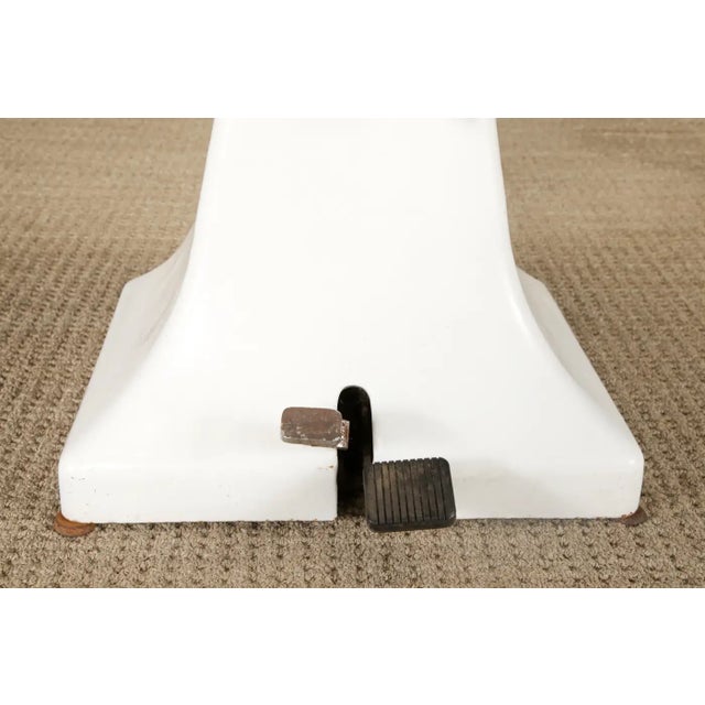 Industrial Shor-Line Hydraulic Lift Operating Table, Usa, C. 1958 For Sale - Image 9 of 16