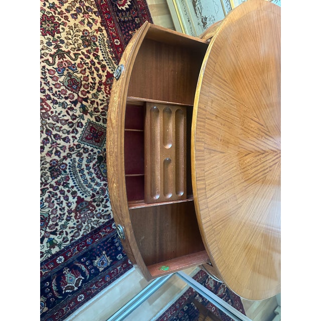 Wood 1940s Romweber Federal Revival Inlaid Demilune Chest in Bookmatched Veneers For Sale - Image 7 of 11