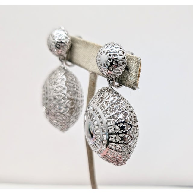 Mid-Century Modern Vintage 1955 Signed Crown Trifari "Mandalay" Rhodium Plated Filigree Drop Clip Earrings-2 Pieces For Sale - Image 3 of 11