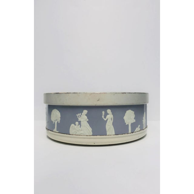 Wedgwood Neoclassical Round Box in the Style of Wedgwood For Sale - Image 4 of 12