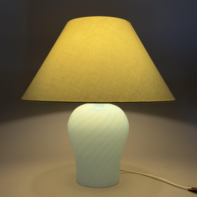 An important and majestic vintage Italian table lamp dating back to the 1970s. This large piece features a base of fine...