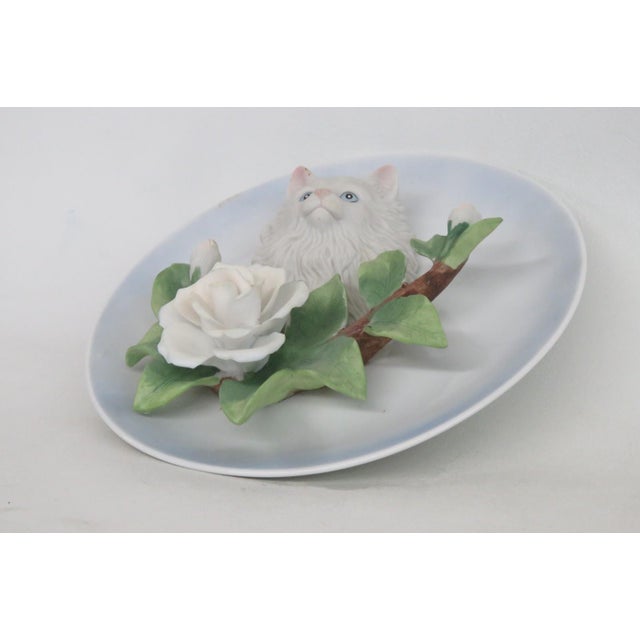 Main Aisle 3d White Persian Cat and Roses 1990 Decorative Collectors Plate 4837b For Sale - Image 15 of 15