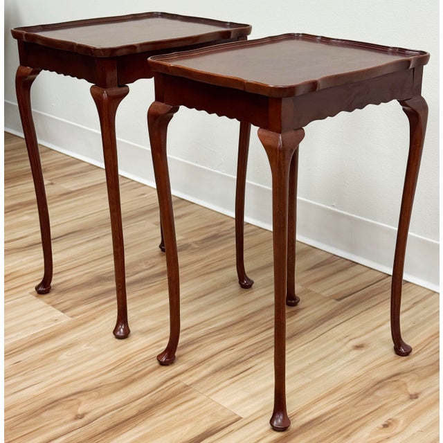 Vintage Bombay Company Scalloped Edge Queen Anne Style Side Table Pair For Sale In Kansas City - Image 6 of 12