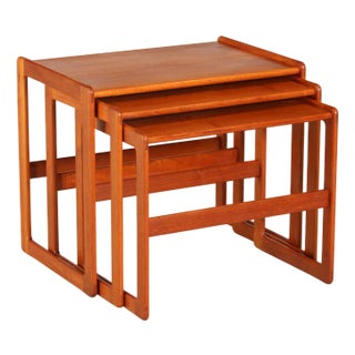 Mid-Century Danish Teak Nesting Tables by Arne Hovmand-Olsen for Mogens Kold, 1960s, Set of 3 For Sale