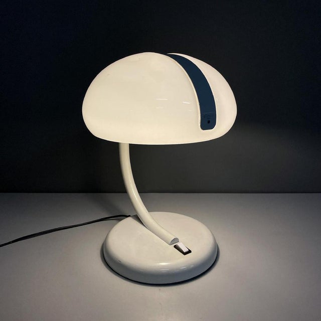 Italian mid-century modern round white table lamp by Stilnovo, 1960s Round base table lamp. The white acrylic glass...