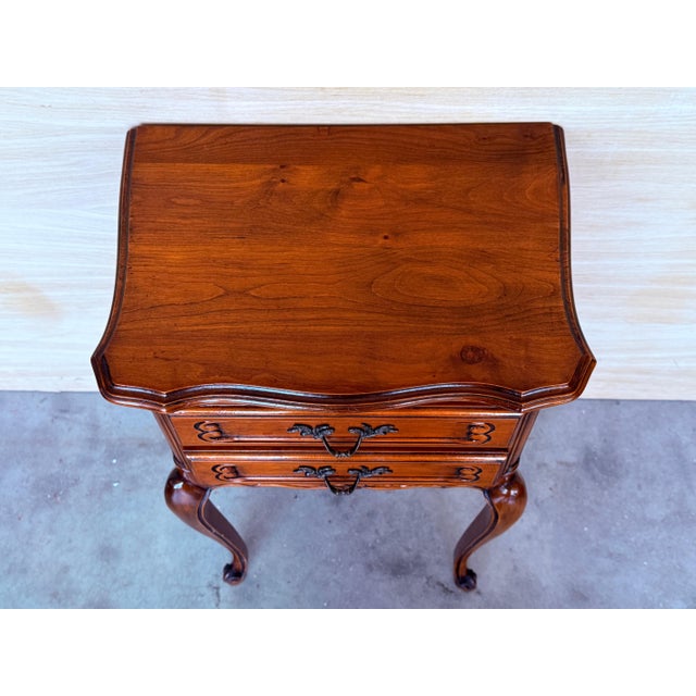 French Bedside Tables with Cabriole Legs, 1950s, Set of 2 For Sale - Image 4 of 11