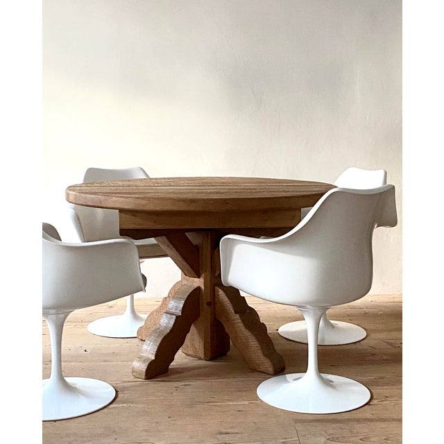 Expandable with 2 solid extension leaves, each 45 cm wide / chairs not included