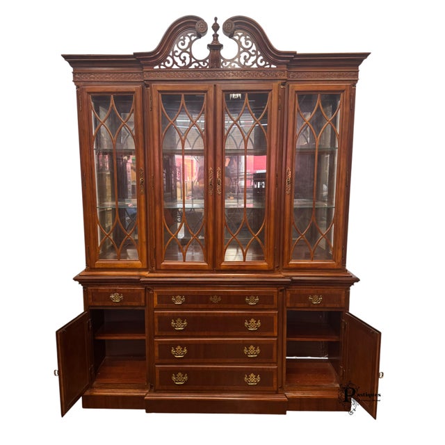 Vintage Chippendale Style Mahogany China / Display Cabinet For Sale In Greensboro - Image 6 of 10