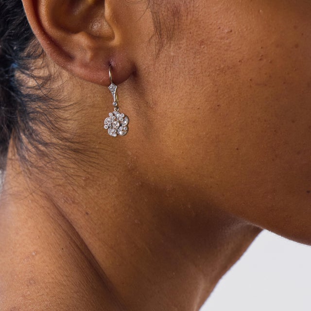 1920s Pair of Edwardian Style Diamond Platinum Drop Earrings For Sale - Image 4 of 5