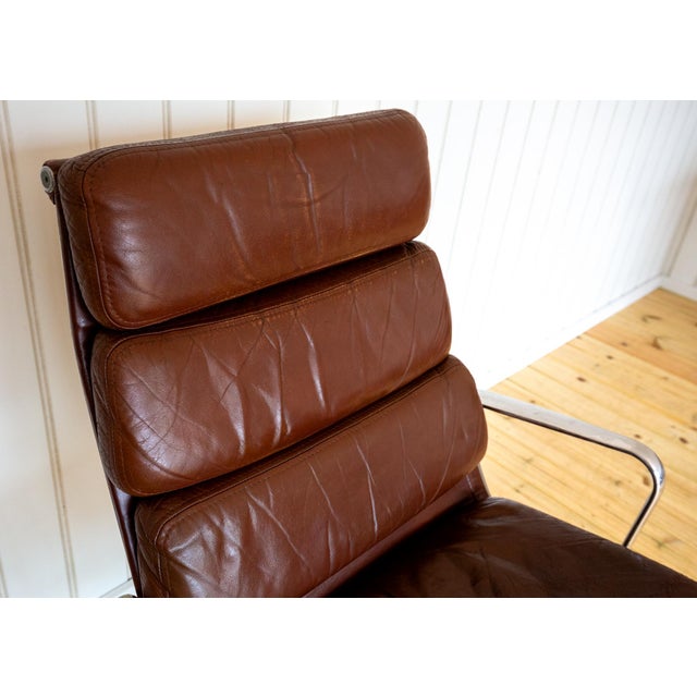1970s Soft Pad Leather Aluminium EA216 Lounge Chair by Charles and Ray Eames for Herman Miller, 1975 For Sale - Image 5 of 18