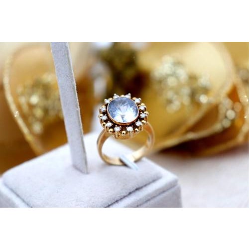 Gold Ring with Diamonds For Sale - Image 9 of 9