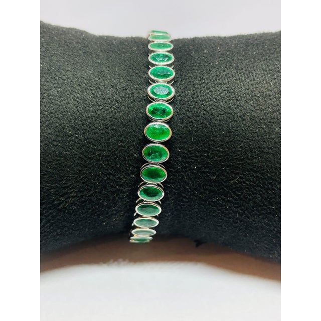 Natural 18k Gold Emerald Bracelet, 16.15ct For Sale In New York - Image 6 of 8