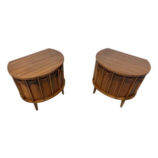 Mid-Century Modern Kent Coffey "Perspecta" Walnut Commode Nightstands - Set of 2 For Sale