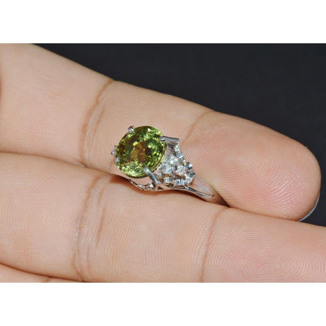 Art Deco Late 20th Century Certified Natural 3.74cts vs Diamond Peridot Solid Platinum Dinner Cocktail Ring, Size 9 For Sale - Image 3 of 12