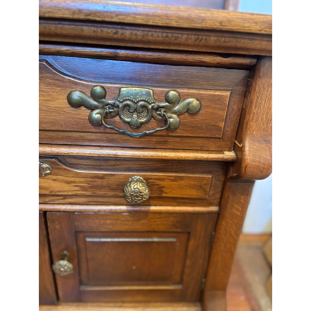Oak Commode Early American 20th Century With Brass Hardware and Towel Rack For Sale - Image 10 of 11
