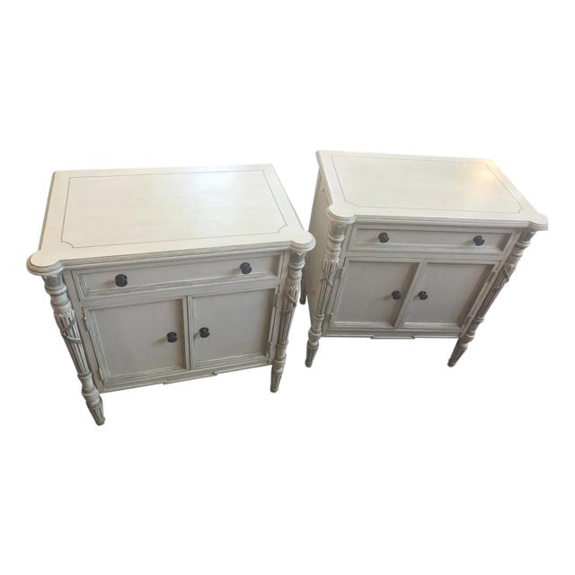 1990s Pair of Julia Gray Hand-Painted Side Tables/ Nightstands Pair in Hand-Painted Cream and Green Colorway For Sale