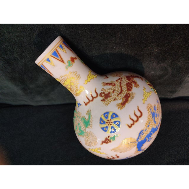 Chinese Ceramic Vase,Chenghua Marked Gold Drawing Famille Verte Porcelain Tianqiu Vase Hand Painted Foo Dogs Pattern For Sale - Image 9 of 10