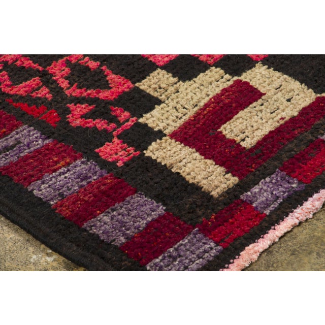 Traditional Vintage Turkish Kilim Wool Runner With Gold Stripes by Rug & Kilim, 1950-1959 For Sale - Image 3 of 8