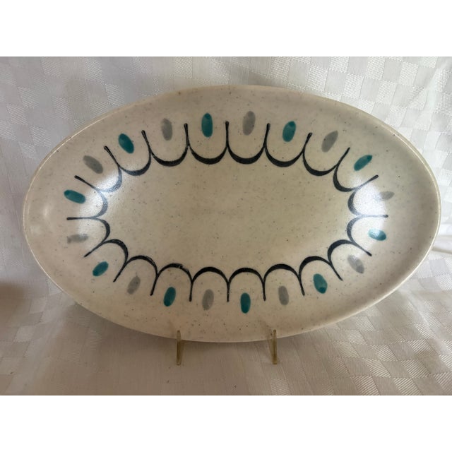 Mid-Century Modern 1950s 4 Metlox Dessert Plates and an Oval Serving Plate - 5 pcs For Sale - Image 3 of 14