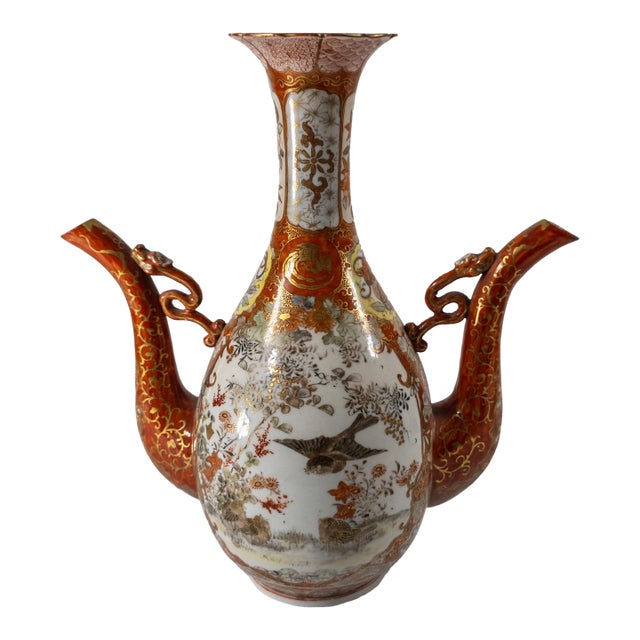 Early 20th Century Japanese Kutani Ewer Vase With Two Spouts For Sale
